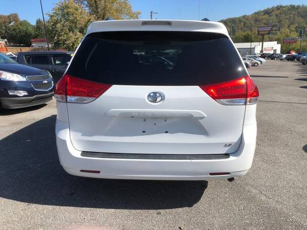 2012 Toyota Sienna 5dr 7-Pass Van V6 LE FWD (Natl) - cars & trucks -... for sale in Knoxville, TN – photo 6