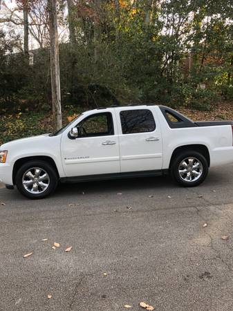 2008 Chevrolet Avalanche LTZ LOW MILES! - cars & trucks - by owner -... for sale in Greer, SC