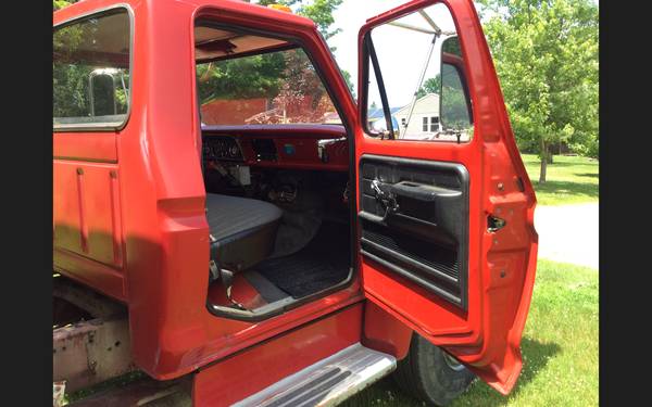 1977 Ford F880 dump truck for sale in Ludlow , MA – photo 6