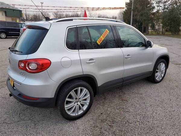 2011 Volkswagen Tiguan SEL - cars & trucks - by dealer - vehicle... for sale in Green Bay, WI – photo 4