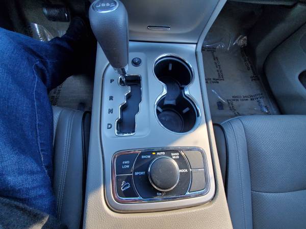 2012 Jeep Grand Cherokee Laredo 4WD - cars & trucks - by dealer -... for sale in Hugo, MN – photo 17