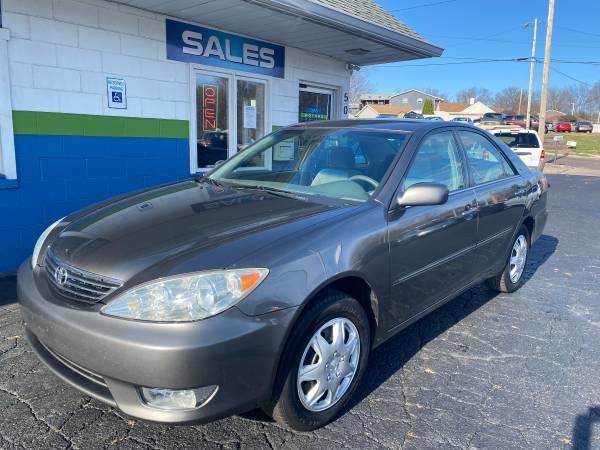 2005 Toyota Camry XLE sedan 4 cyl very nice - cars & trucks - by... for sale in Creve Coeur, IL – photo 4