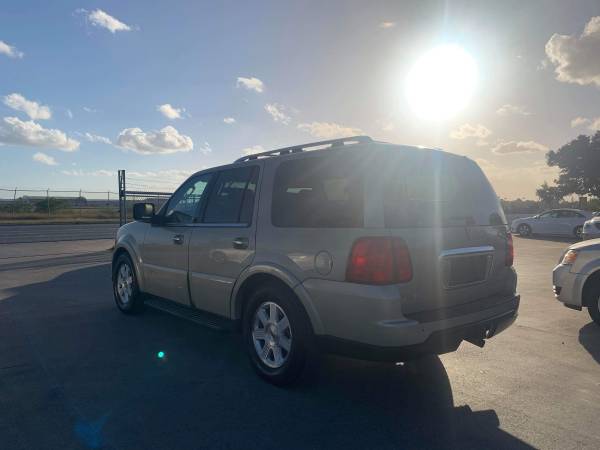 2005 LINCOLN NAVIGATOR - cars & trucks - by dealer - vehicle... for sale in Port Isabel, TX – photo 2