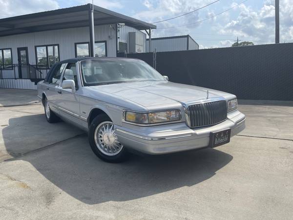 1996 Lincoln Town Car - Fresh Goodyears - Cartier Designer Series for sale in Gonzales, LA – photo 2