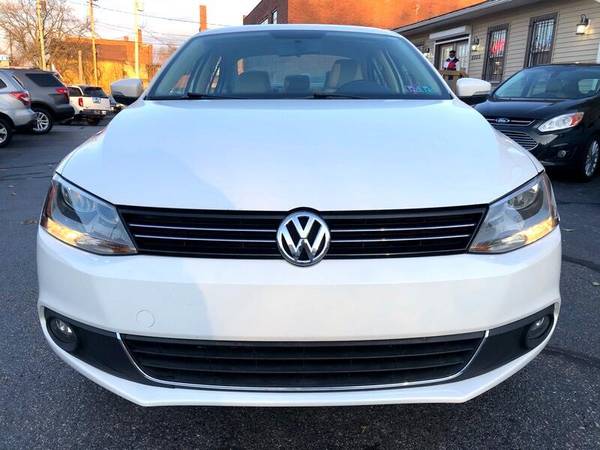 2011 Volkswagen Jetta SEL Premium Auto w/CWP/SULEV CALL OR TEXT... for sale in Cleveland, OH – photo 2