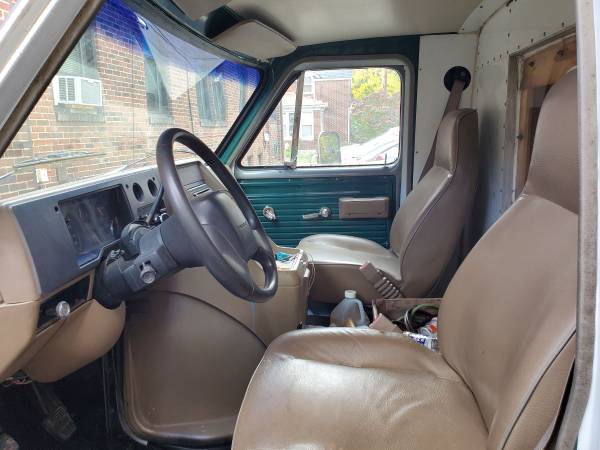 93' Chevy G30 Box Truck *** Low Miles*** - cars & trucks - by owner... for sale in Dillon, CO – photo 2