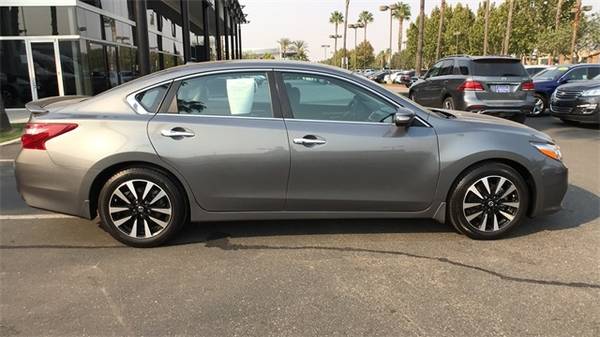 2018 Nissan Altima 2.5 SL With Only 26k Miles ONE Owner Clean Carfax... for sale in Fresno, CA – photo 3