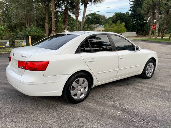 CLEAN 2009 HYUNDAI SONATA EXCELLENT CONDITION MILES 154k COLD AC... for sale in Fort Pierce, FL – photo 2