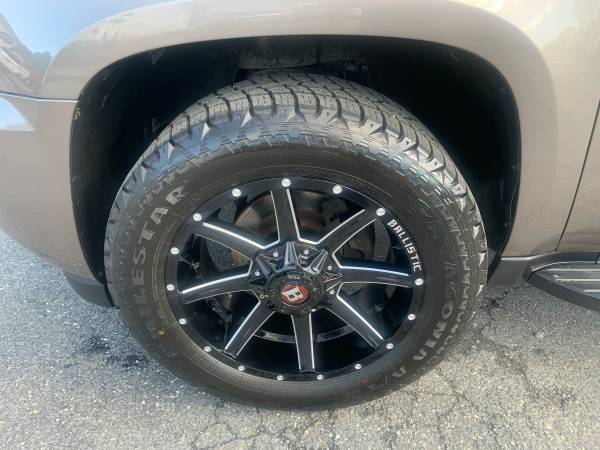 2013 Chevy Suburban LT 4x4 - Loaded - New Wheels & Tires - NC Vehicle for sale in STOKESDALE, NC – photo 9