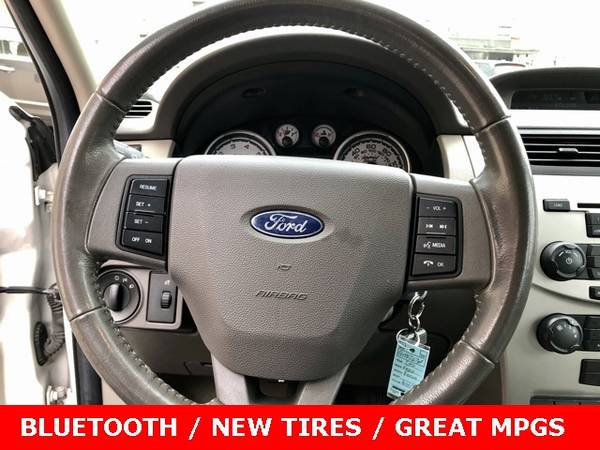 2010 Ford Focus SE - - by dealer - vehicle automotive for sale in West Allis, WI – photo 4