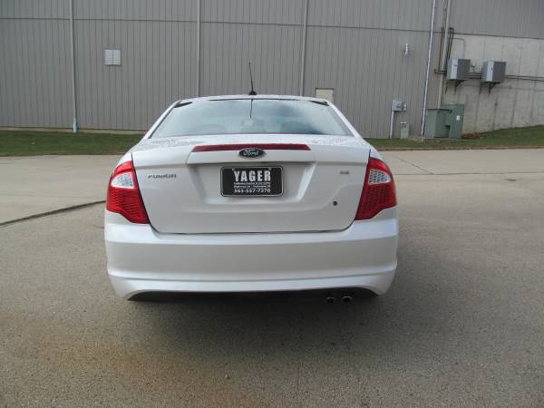 2010 Ford Fusion SE *40,000 MILES* - cars & trucks - by dealer -... for sale in Dubuque, IA – photo 5