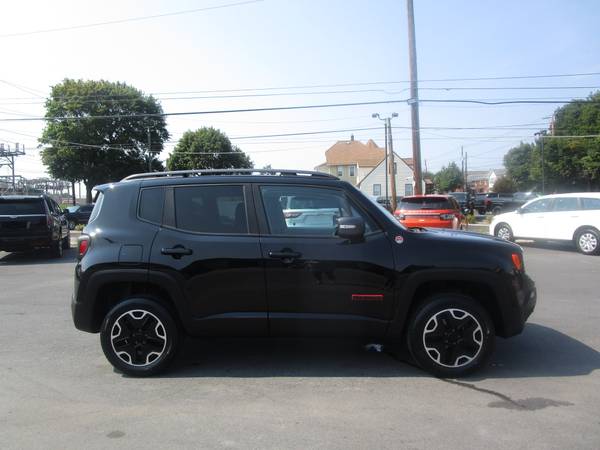 2015 JEEP RENEGADE TRAILHAWK - CLEAN CAR FAX - BACKUP CAMERA - 4X4 -... for sale in Moosic, PA – photo 4
