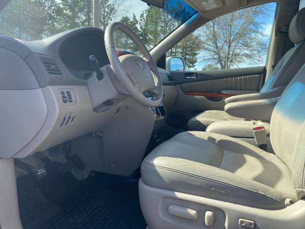08 Toyota Sienna XLE - - by dealer - vehicle for sale in Huntsville, AL – photo 8