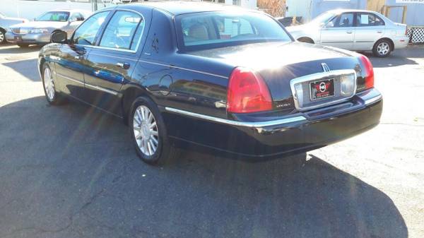 2004 Lincoln Town Car Ultimate 4dr Sedan - SUPER CLEAN! WELL... for sale in Wakefield, MA – photo 8