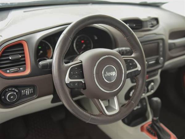 2016 Jeep Renegade Latitude Sport Utility 4D suv SILVER - FINANCE for sale in Bowling green, OH – photo 2