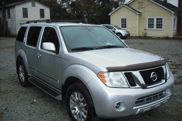 2011 Nissan Pathfinder LE 4x4 - cars & trucks - by dealer - vehicle... for sale in Charlotte, NC – photo 3