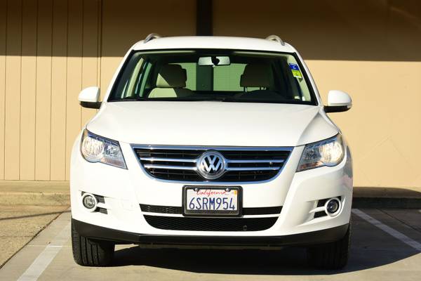 2011 VOLKSWAGEN TIGUAN se 4 matic awd 56k miles clean title !!! -... for sale in Sacramento, NV – photo 3