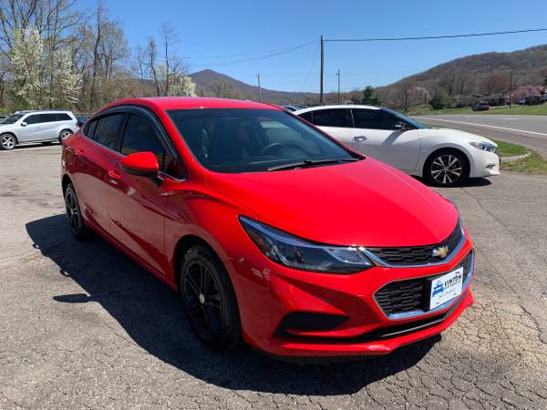 2018 Chevrolet Cruze Extra Clean Low Miles 15K - - by for sale in Vinton, VA – photo 4