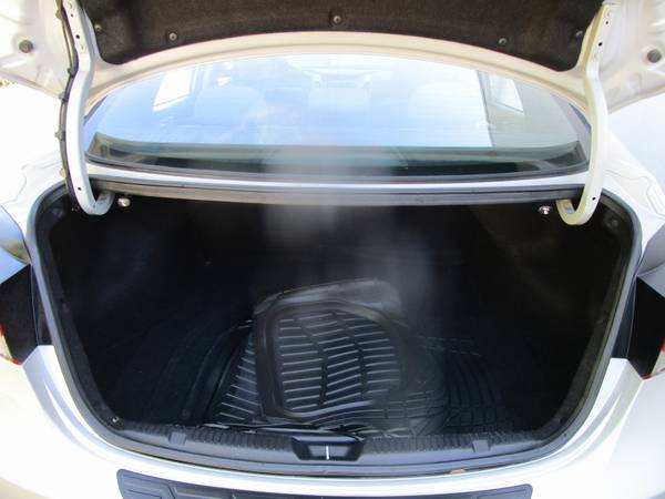 2015 Hyundai Elantra - BRAND NEW TIRES - AC BLOWS ICE COLD - GAS... for sale in Sacramento , CA – photo 17