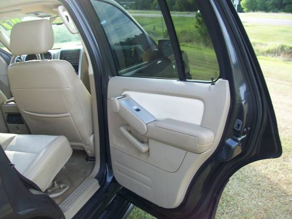 2007 Mercury Mountaineer 3rd Row, Leather, Moonroof for sale in Raymond, MS – photo 10