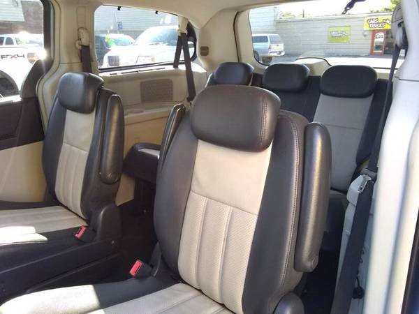 2010 Chrysler Town & Country Touring Plus for sale in Howell, MI – photo 19