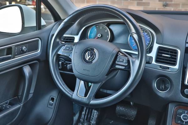 2011 Volkswagen Touareg 4dr TDI Lux Campenella for sale in Oak Forest, IL – photo 17