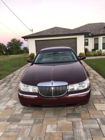 2002 LINCOLN TOWN CAR ONLY 60 K Miles - cars & trucks - by owner -... for sale in Cape Coral, FL – photo 5