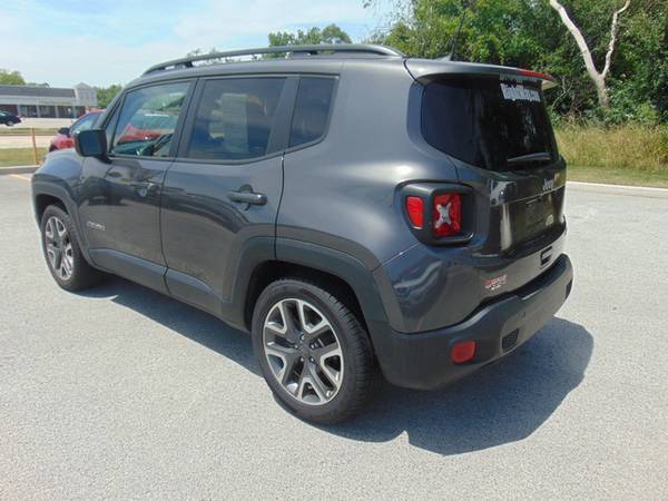 2018 Jeep Renegade Latitude - cars & trucks - by dealer - vehicle... for sale in Midlothian, IL – photo 3