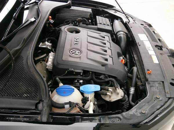 2012 Volkswagen Passat TDI SE-Heated Leather! Nav! Sunroof! - cars & for sale in Silvis, IA – photo 15