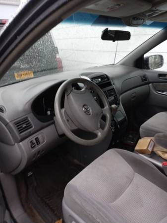 2008 Toyota sienna le - cars & trucks - by owner - vehicle... for sale in Brentwood, NY – photo 2