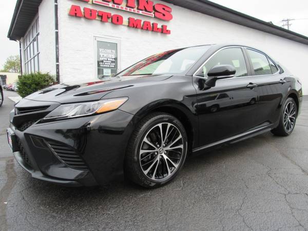 2018 Toyota Camry SE - cars & trucks - by dealer - vehicle... for sale in Rockford, IL – photo 4