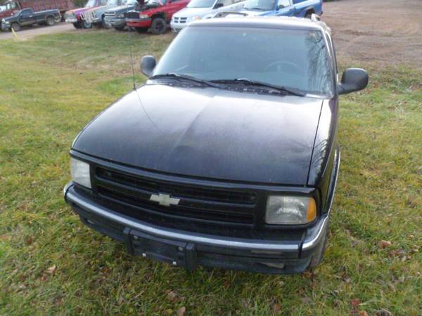 1997 CHEVROLET BLAZER 4 DOOR ALMOST RUST FREE, SOUTHERN VEHICLE -... for sale in Westboro, WI – photo 2