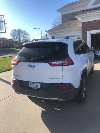 2018 Jeep Cherokee Limited, Loaded, White, 30 MPG - cars & trucks -... for sale in Omaha, NE – photo 9