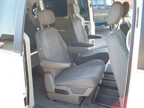 2008 Chrysler Town & Country Touring - 157k mi - Non Smoker Driven for sale in Southaven, TN – photo 17