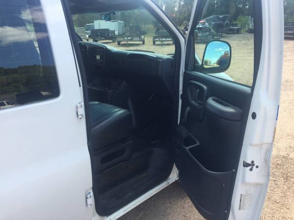 Chevy Van 2000 3/4 ton / just retired from at&t runs great LOW MILES for sale in Pearl, MS – photo 12