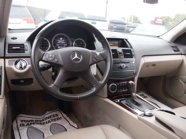 2009 MERCEDES BENZ C300**LIKE NEW**MUST SEE**SUPER CLEAN**FINANCING AV for sale in Detroit, MI – photo 13