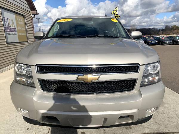 2007 Chevrolet Avalanche 4WD Crew Cab 130" LT w/1LT - cars & trucks... for sale in Chesaning, MI – photo 2