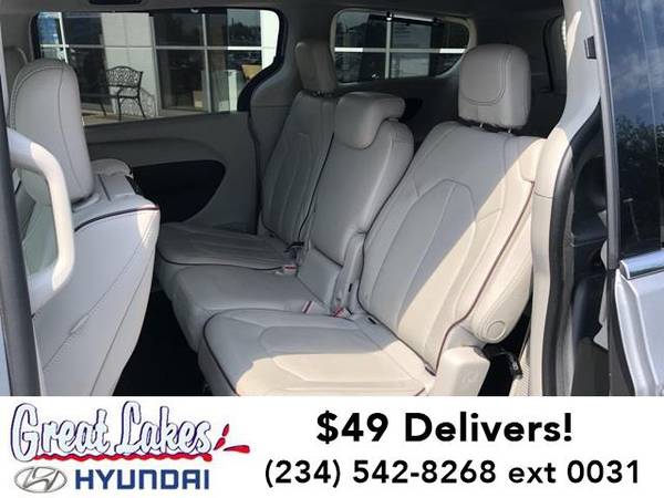 2017 Chrysler Pacifica mini-van Limited for sale in Streetsboro, OH – photo 14