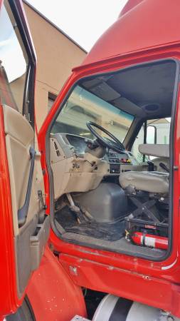 2005 Tandem Day Cab Tractor 435H.P. - One Owner - ALL Records - DayCab for sale in Chicago, IL – photo 11
