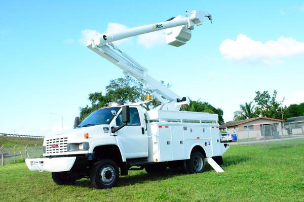 2009 GMC C5500 ALTEC BUCKET TRUCK 4X4 42FT - - by for sale in Hollywood, FL – photo 3