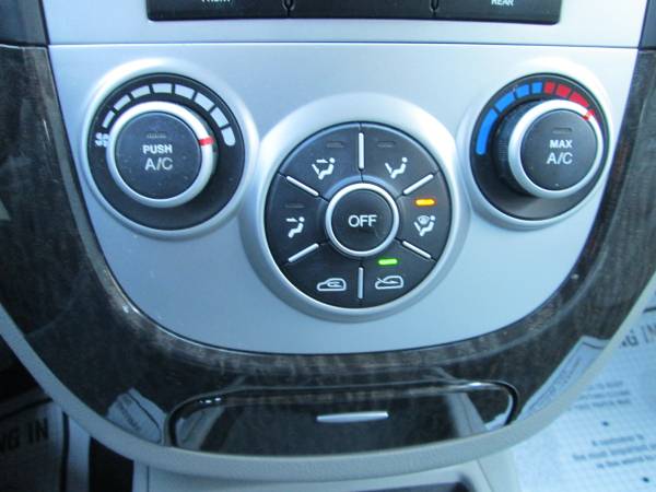2009 HYUNDAI SANTA FE GLS AWD V6 LOADED VERY CLEAN - cars & trucks -... for sale in East Providence, RI – photo 23