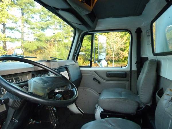 2002 International 4700 AUTO 24' Box Truck 7.3L PowerStroke Liftgate... for sale in Duluth, GA – photo 20