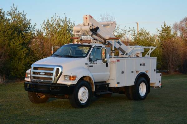 2007 Ford F750 45ft Bucket Truck - cars & trucks - by dealer -... for sale in Crystal Lake, IL – photo 3