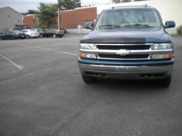 2005 Chevrolet Suburban 1500 4WD for sale in Hartford, CT – photo 3