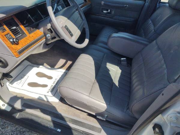 1993 Lincoln Town Car 4dr Sedan Executive - - by for sale in New Orleans, LA – photo 12