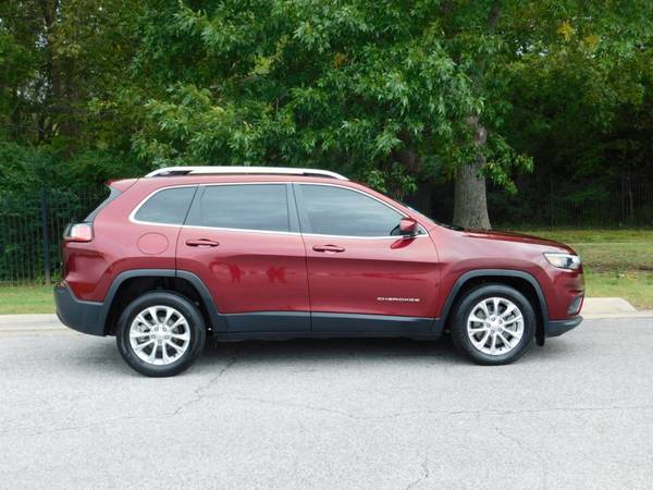 2019 *Jeep* *Cherokee* *Latitude FWD* RED for sale in Fayetteville, AR – photo 2