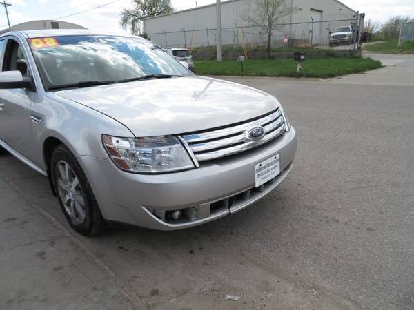 2008 Ford Taurus 4dr Sdn SEL FWD Clean Car 79, 000 miles 6, 999 for sale in Waterloo, IA – photo 3