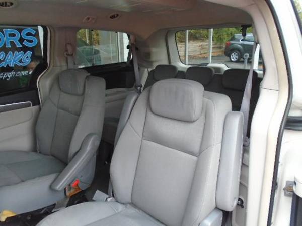 2009 Volkswagen Routan SE *We're Safely Open for Business!* - cars &... for sale in Pittsburgh, PA – photo 10