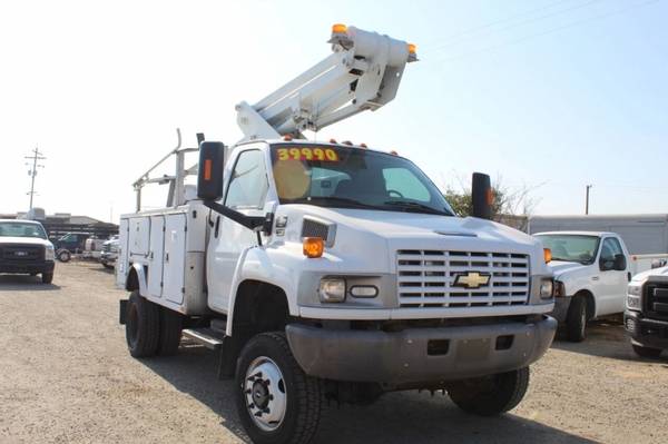 2007 Chevrolet C4500 Bucket Utility Truck - - by for sale in Kingsburg, CA – photo 2