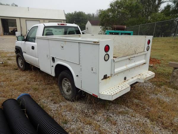 2006 Chevy 2500 Pickup Truck w/Utility Bed (bad engine) for sale in Brandenburg, KY – photo 4